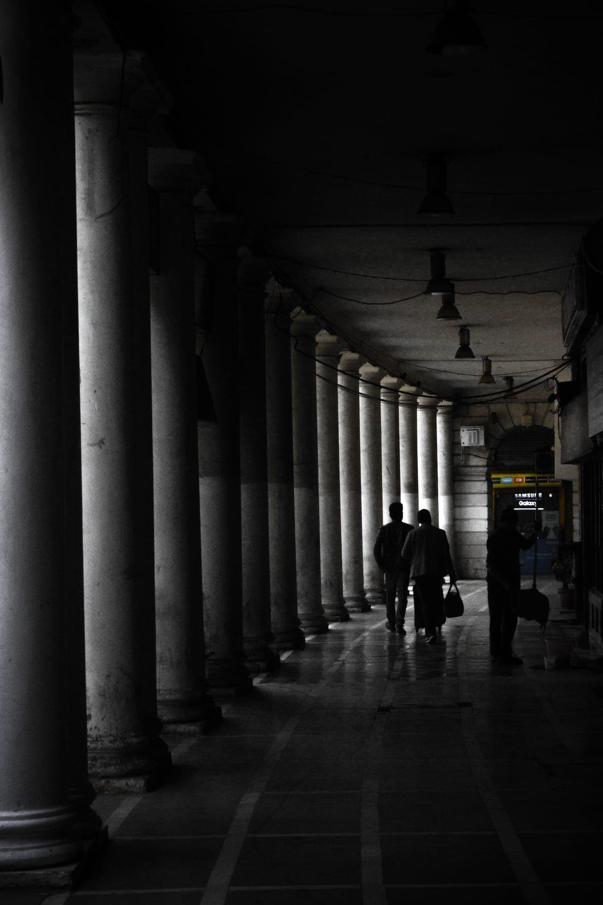 The colonnaded corridor at Connaught Place, Delhi